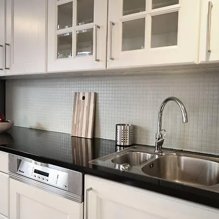 Live In A Stylish In The Center Of