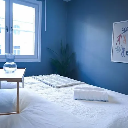 Live In A Stylish In The Center Of *