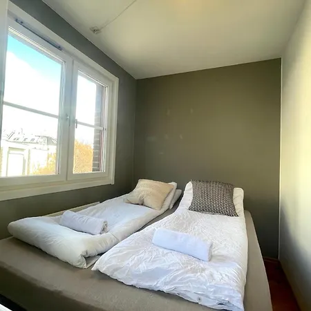 Live In A Stylish In The Center Of Apartment *