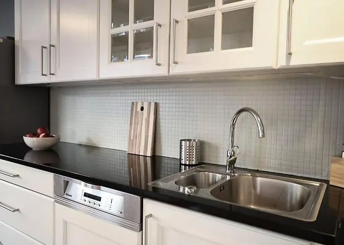 Live In A Stylish In The Center Of