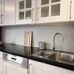 Live In A Stylish In The Center Of