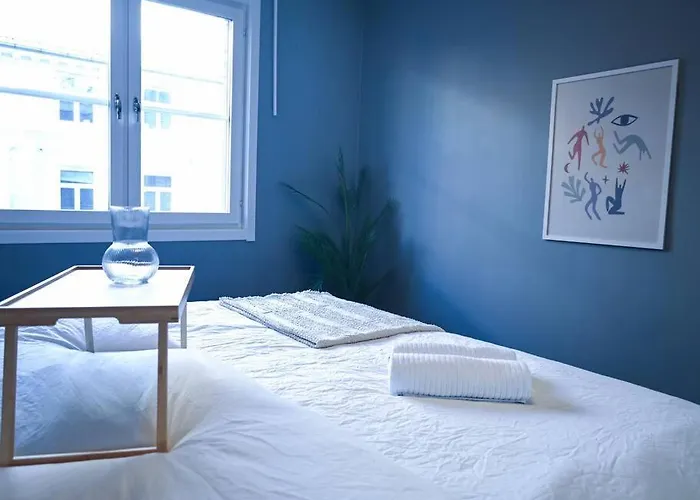 Live In A Stylish In The Center Of *