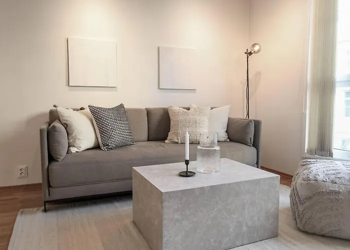 Live In A Stylish In The Center Of *